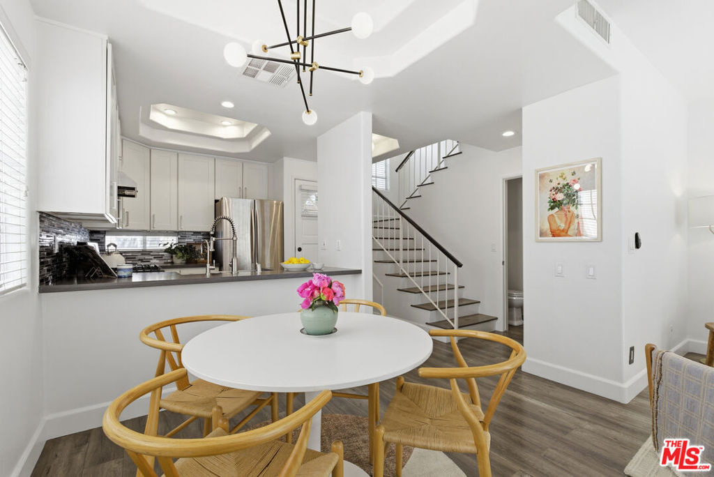 11110 Camarillo Street - Photo 3