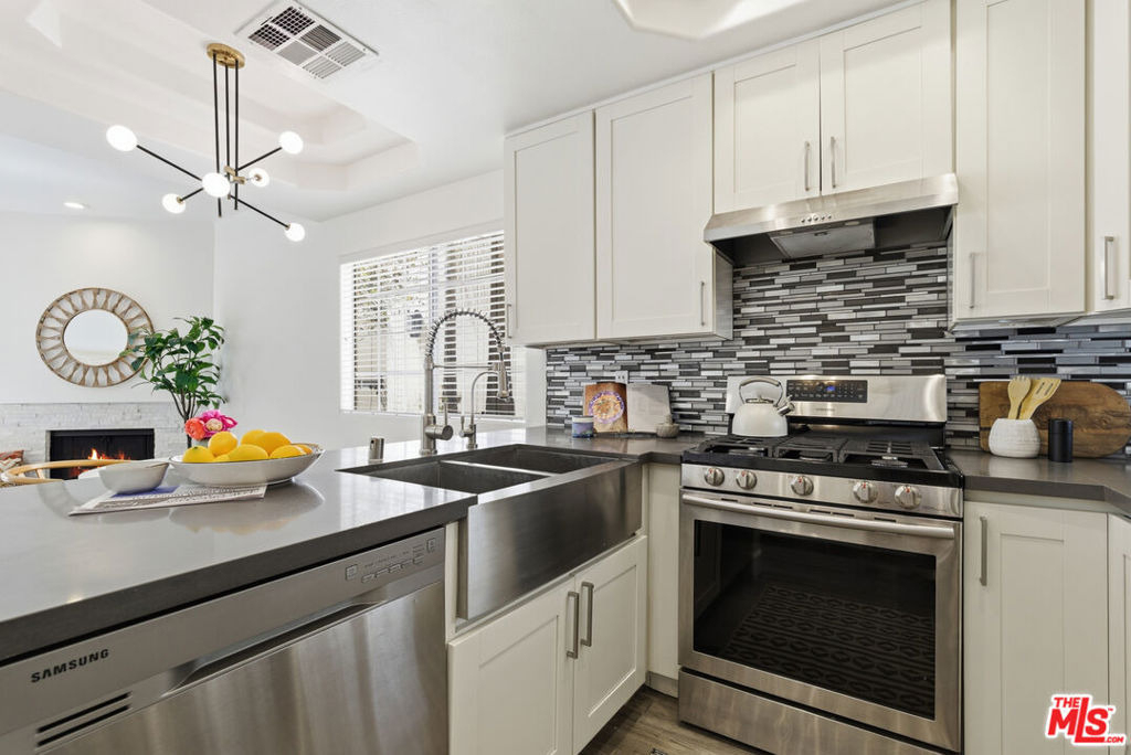 11110 Camarillo Street - Photo 0