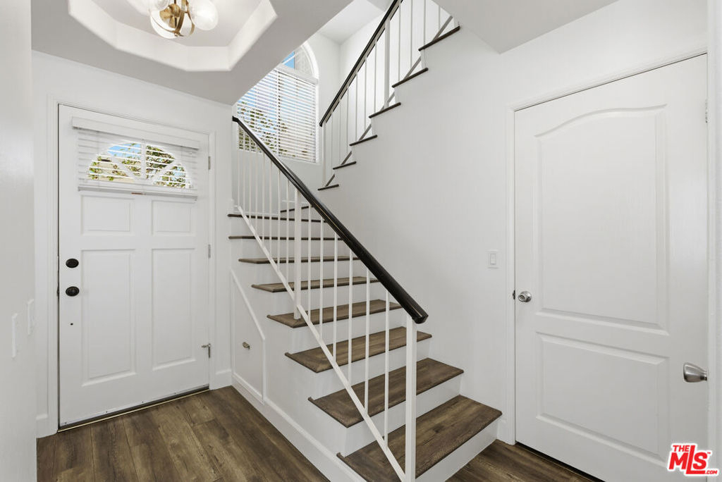 11110 Camarillo Street - Photo 10