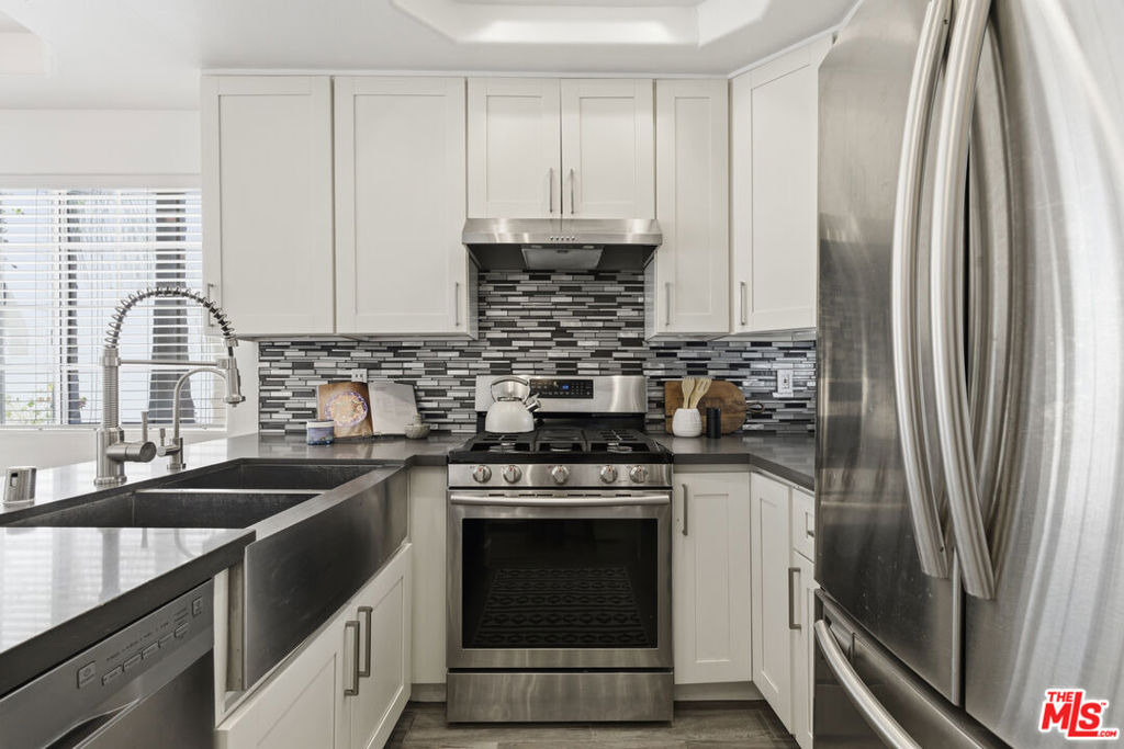 11110 Camarillo Street - Photo 1