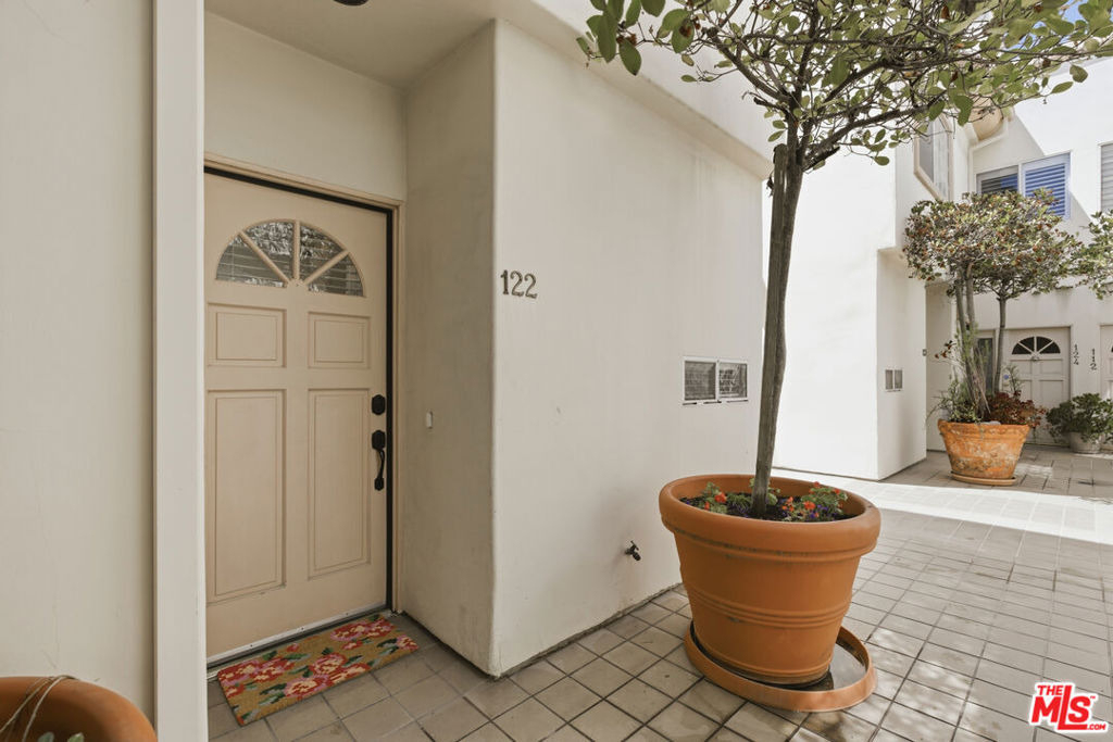 11110 Camarillo Street - Photo 22