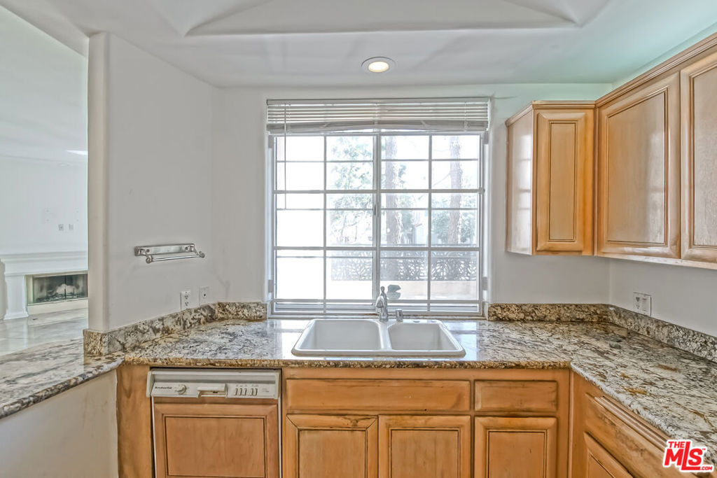 1875 S Beverly Glen Boulevard - Photo 4