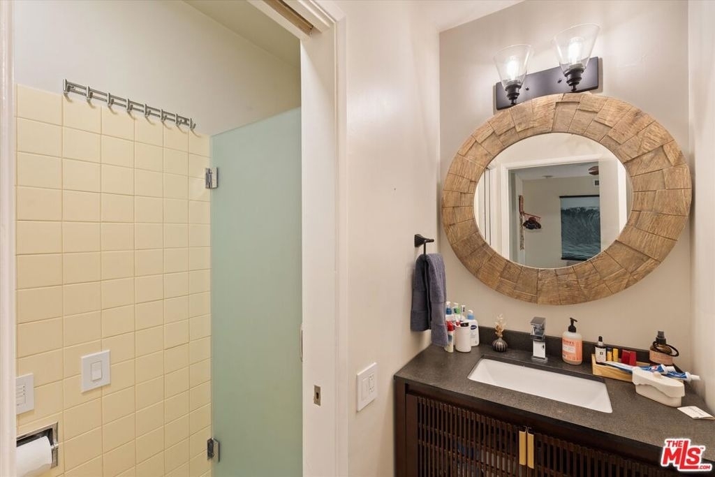 4927 Bellaire Avenue - Photo 31