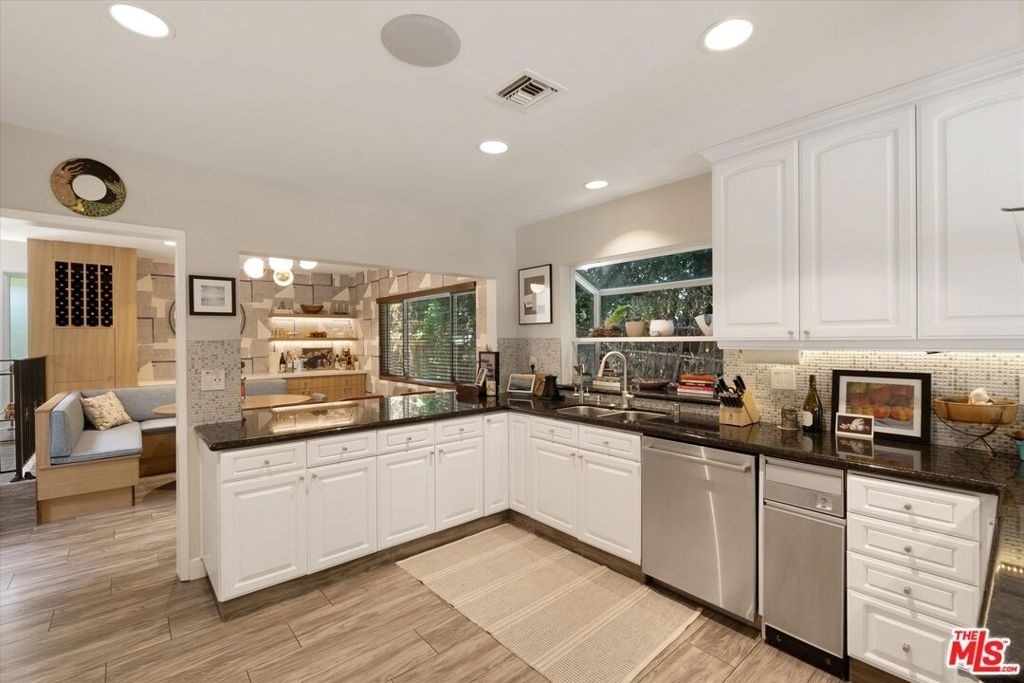 4927 Bellaire Avenue - Photo 10