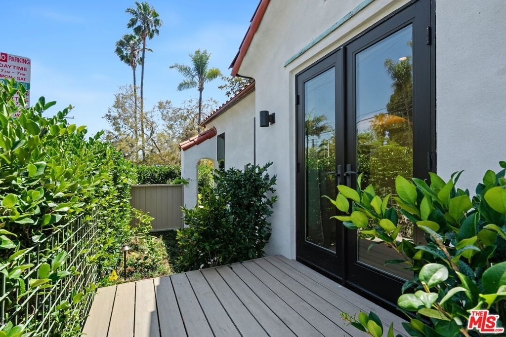 9001 Rosewood Avenue - Photo 16