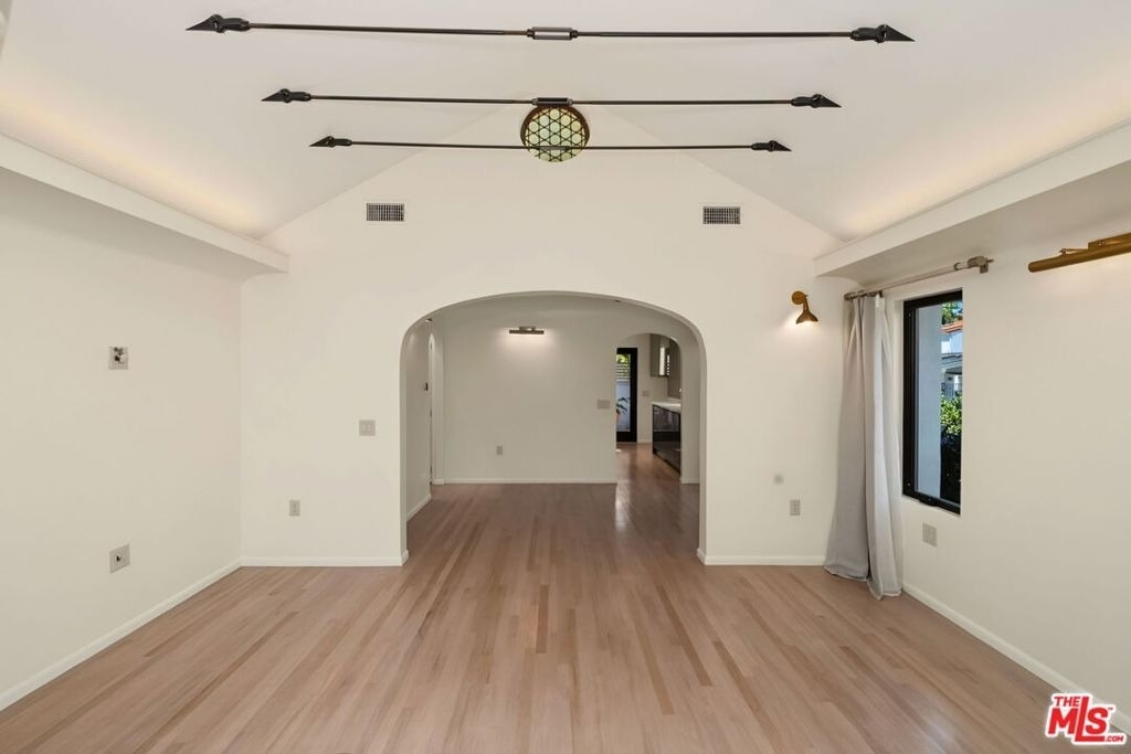 9001 Rosewood Avenue - Photo 12