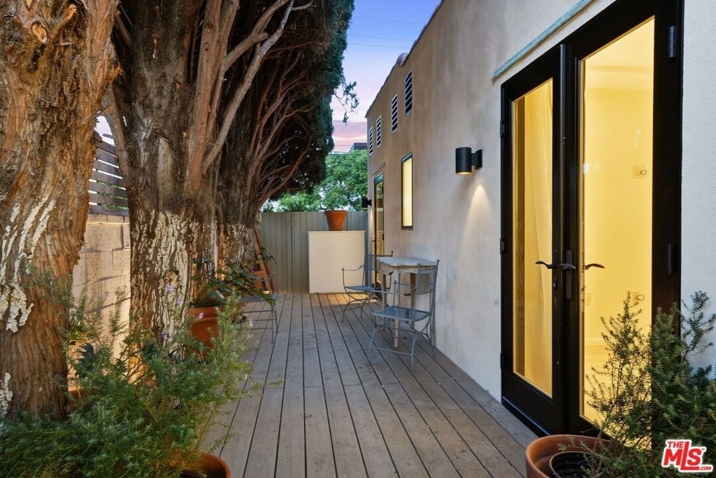 9001 Rosewood Avenue - Photo 44