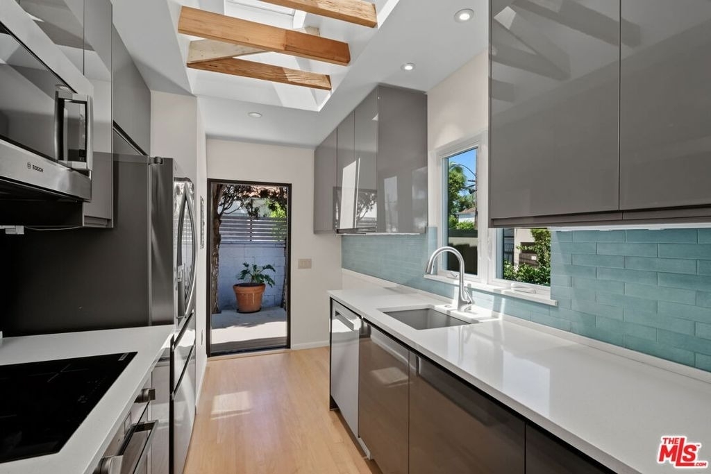 9001 Rosewood Avenue - Photo 21
