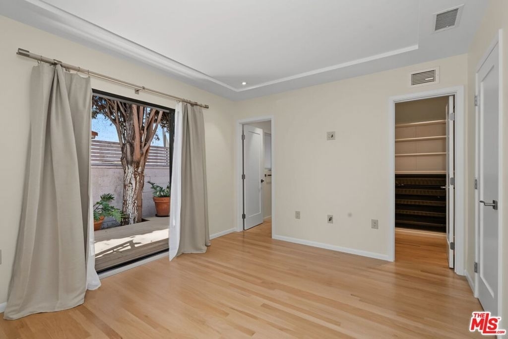 9001 Rosewood Avenue - Photo 28