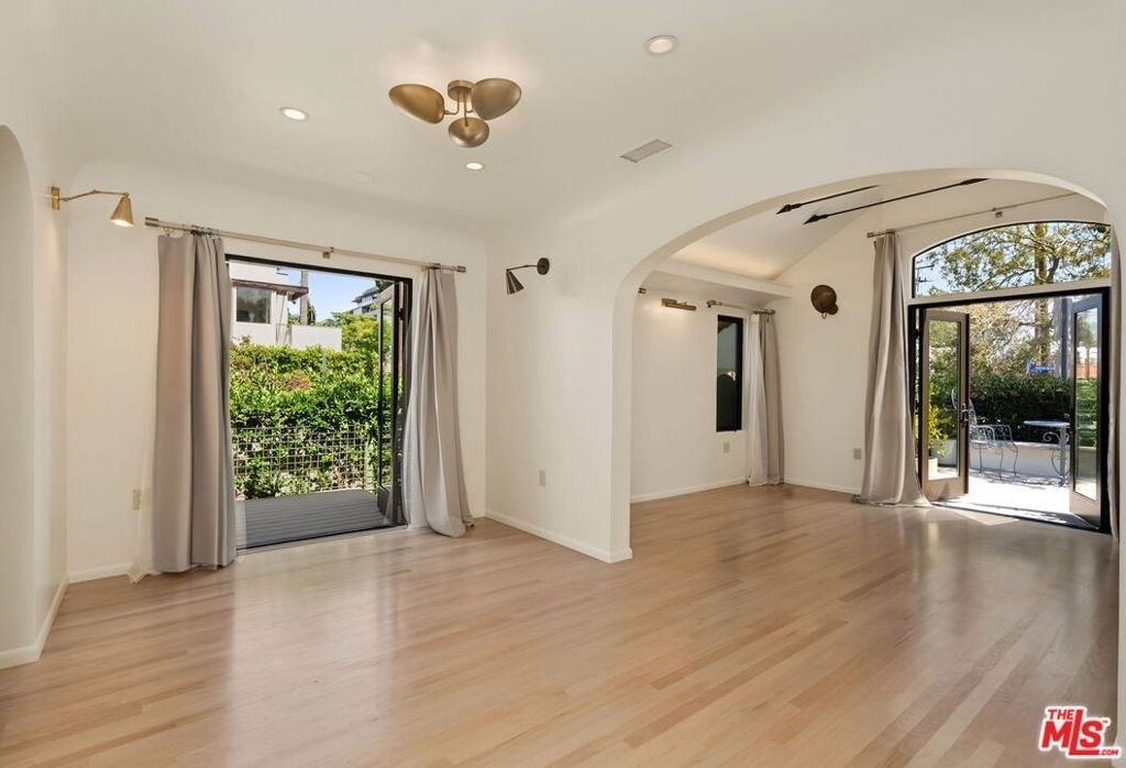 9001 Rosewood Avenue - Photo 17