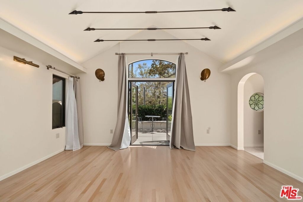 9001 Rosewood Avenue - Photo 9