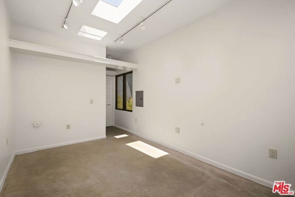 9001 Rosewood Avenue - Photo 39