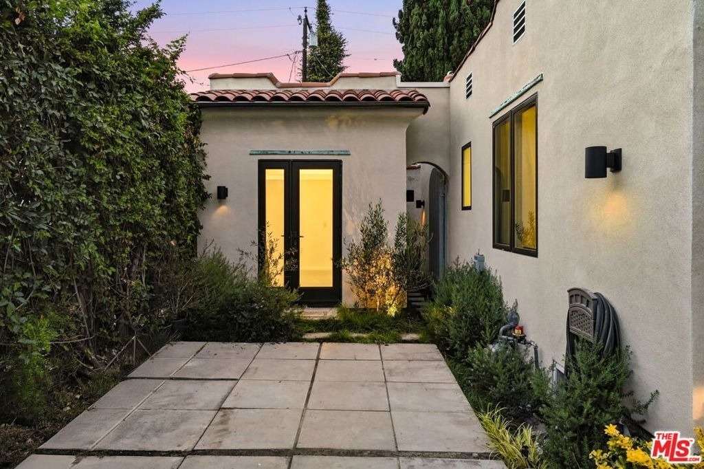 9001 Rosewood Avenue - Photo 36