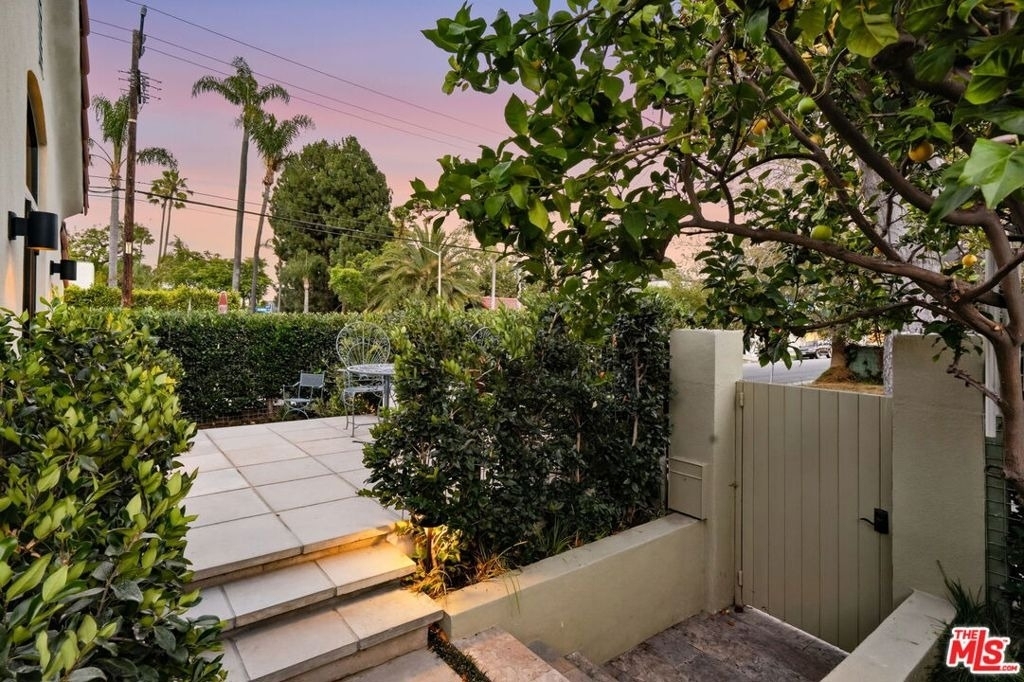 9001 Rosewood Avenue - Photo 3