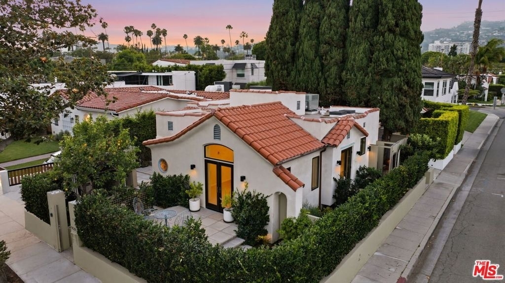 9001 Rosewood Avenue - Photo 47