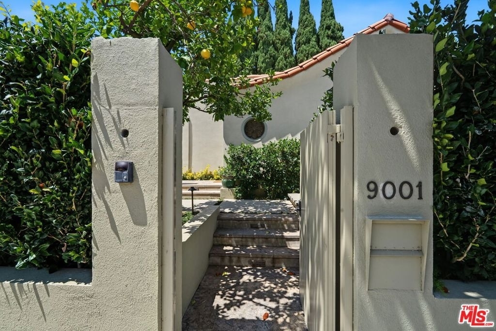9001 Rosewood Avenue - Photo 1