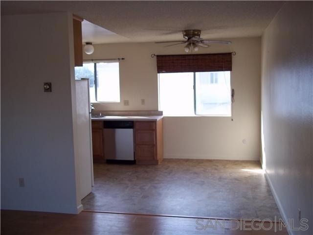 930 Ebony Ave - Photo 2