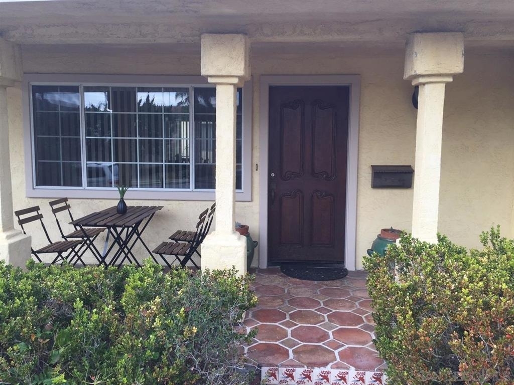 1460 W Oliver Avenue - Photo 0