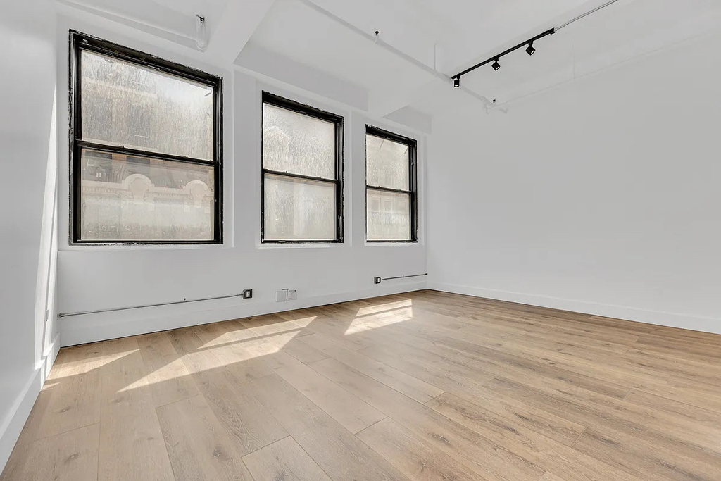 255 West 36th Street - Photo 2