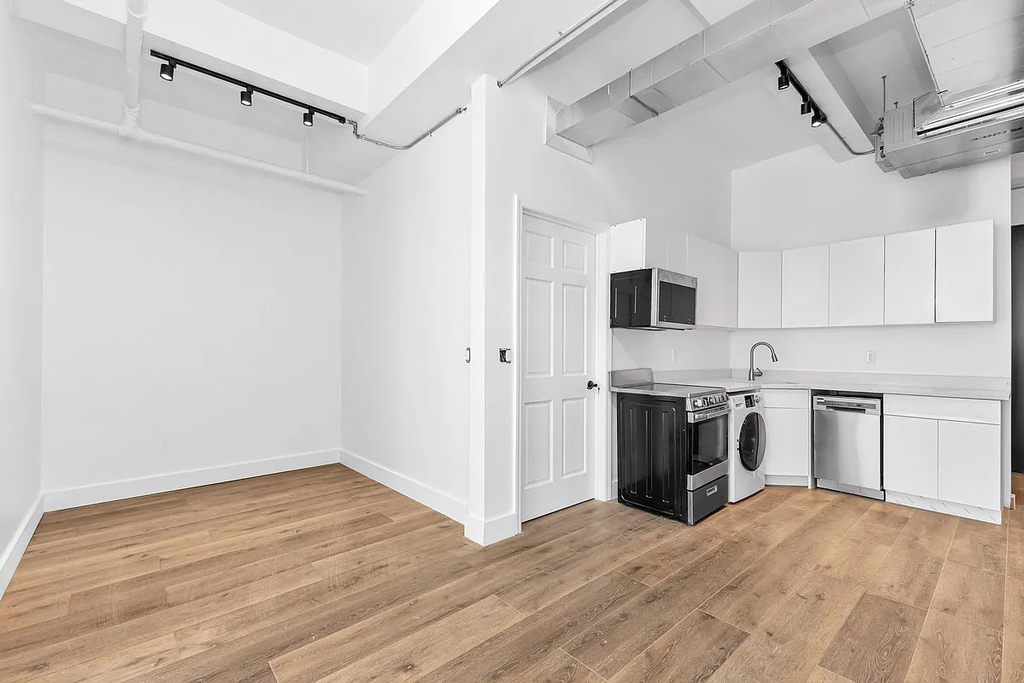 255 West 36th Street - Photo 4