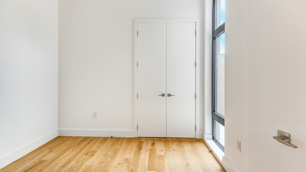 38-38 32nd St 11101 - Photo 3