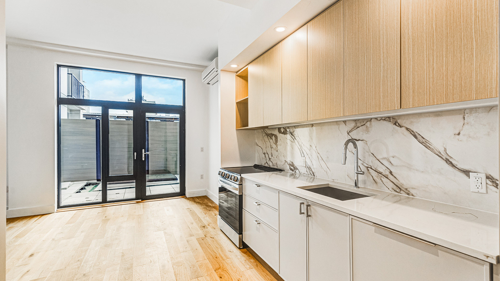 38-38 32nd St 11101 - Photo 2