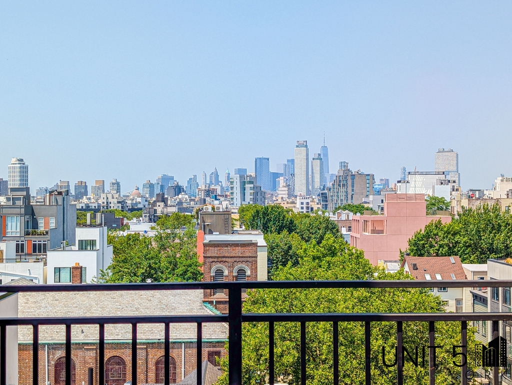319 Graham Avenue - Photo 9