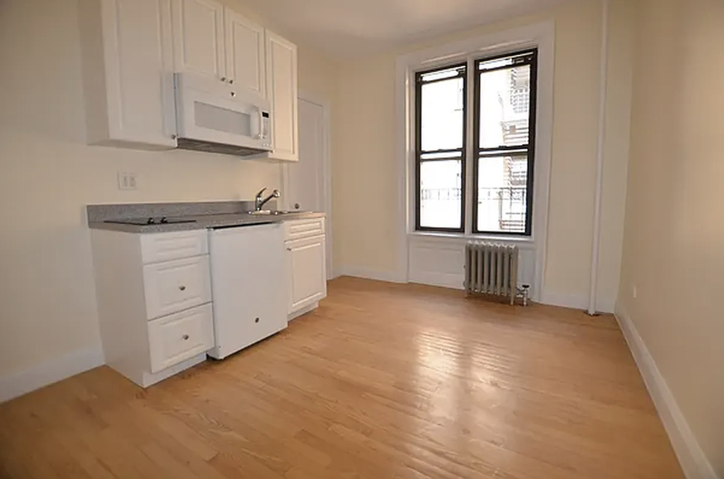 West 45th Street - Photo 0