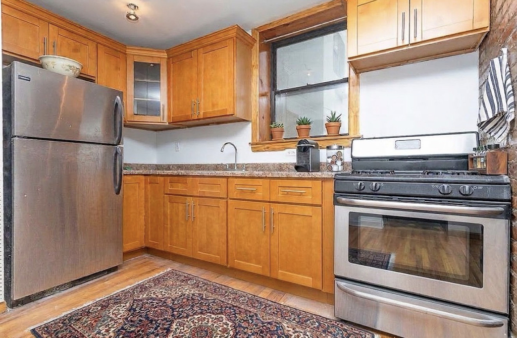 100 Broadway - Photo 1