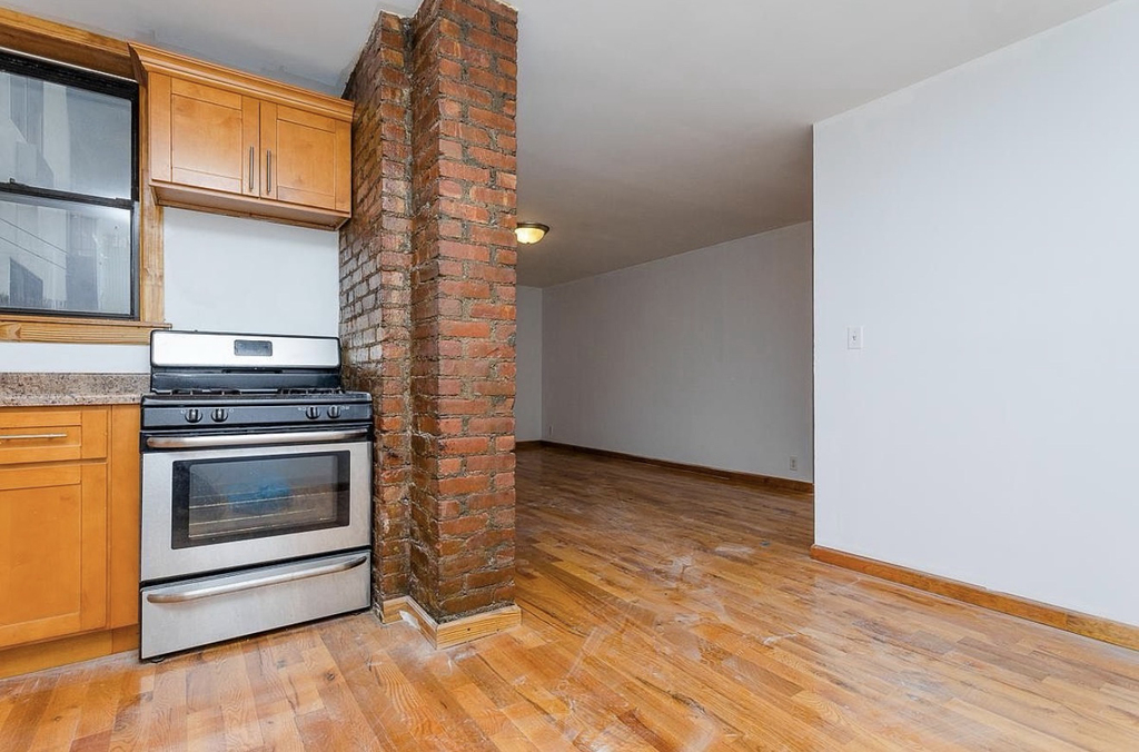 100 Broadway - Photo 2