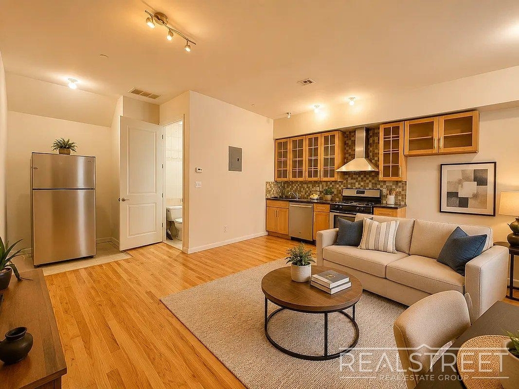 753 Lexington Avenue - Photo 0