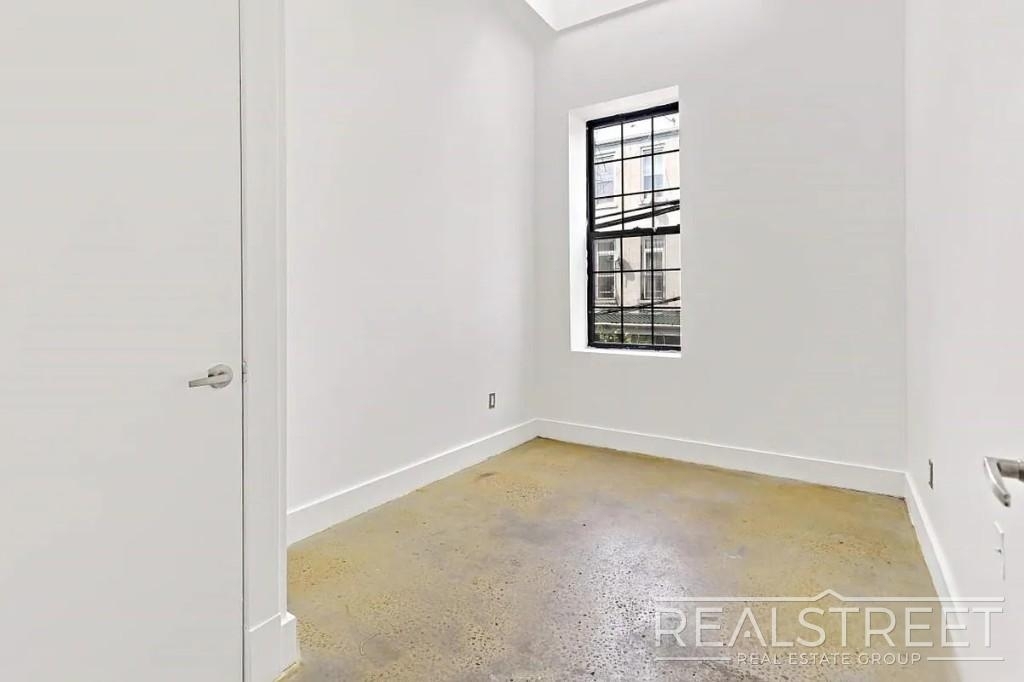 753 Lexington Avenue - Photo 9