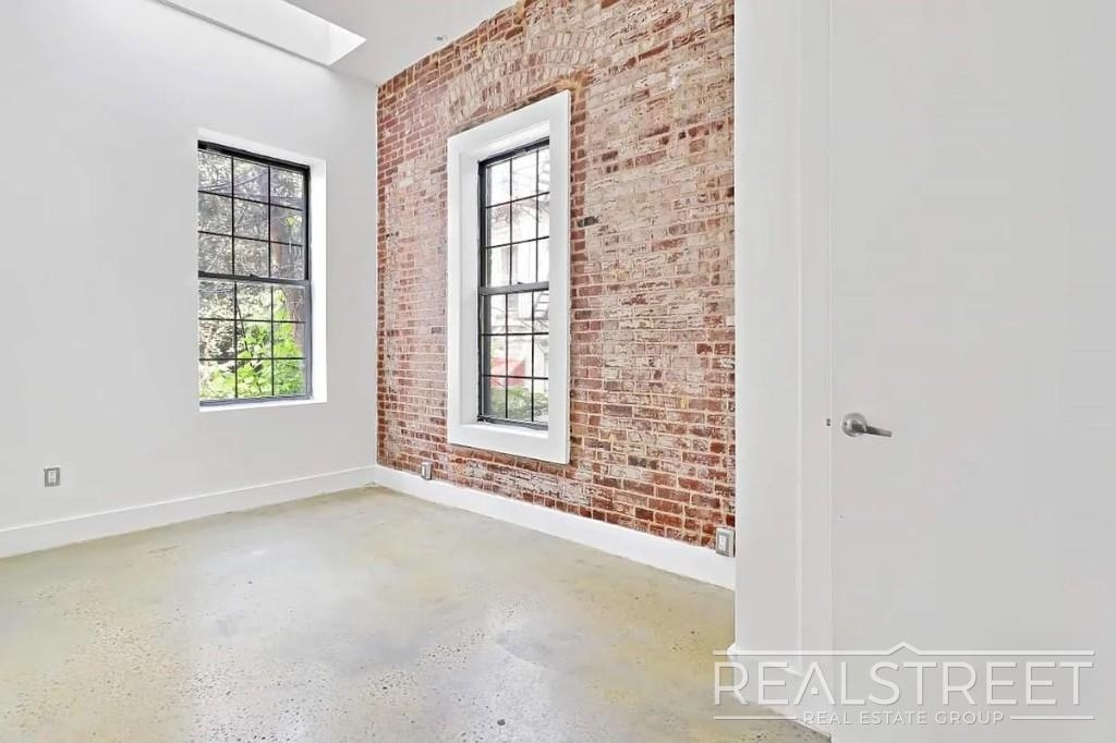 753 Lexington Avenue - Photo 10