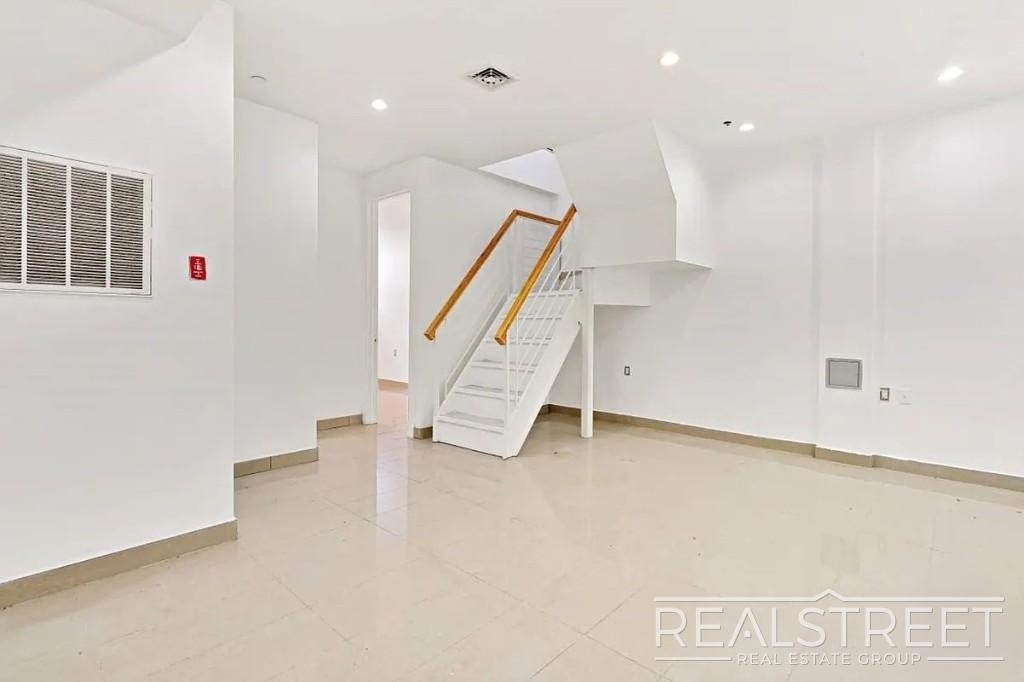 753 Lexington Avenue - Photo 8