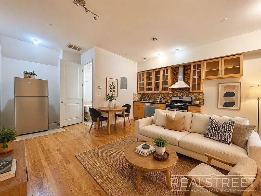 753 Lexington Avenue - Photo 2