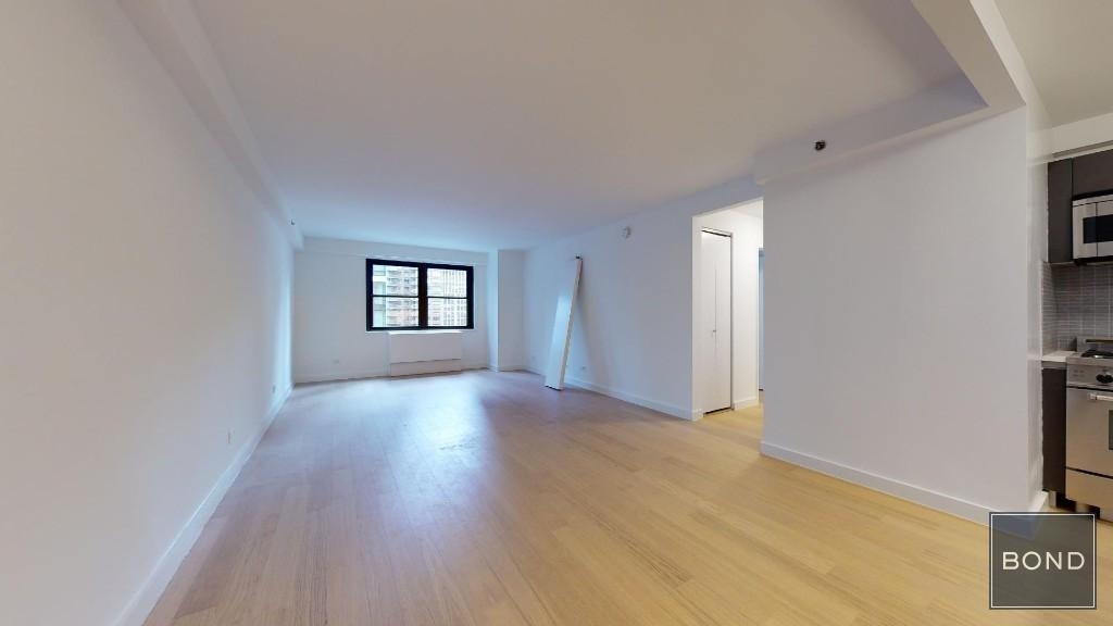 East 39th Street - Photo 0