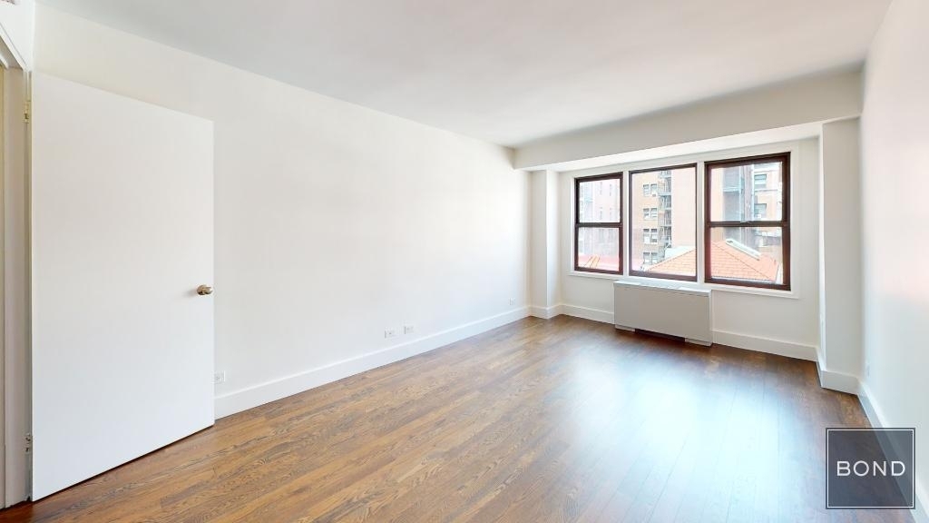 East 63rd Street - Photo 4