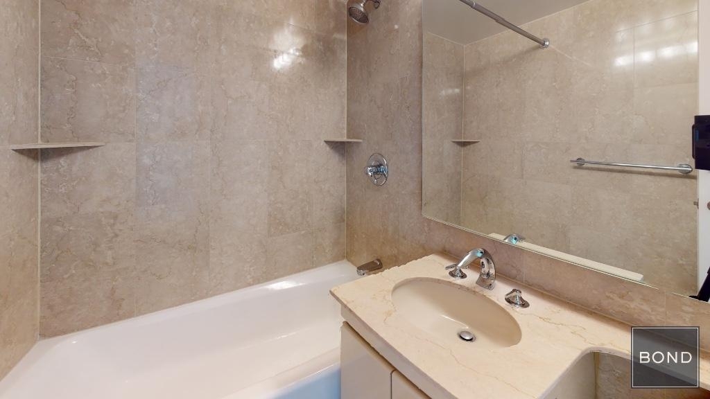 East 63rd Street - Photo 8