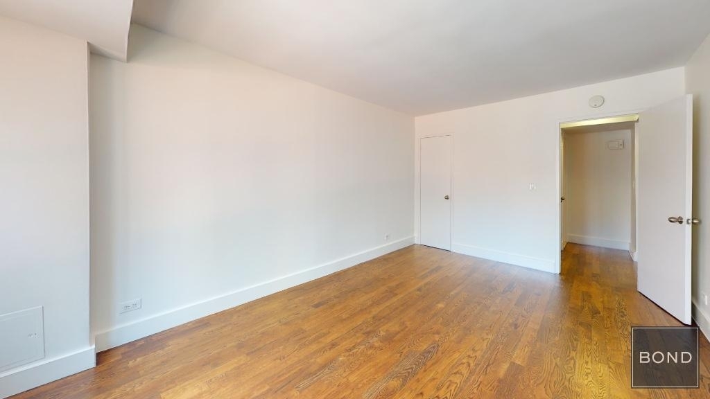East 63rd Street - Photo 5