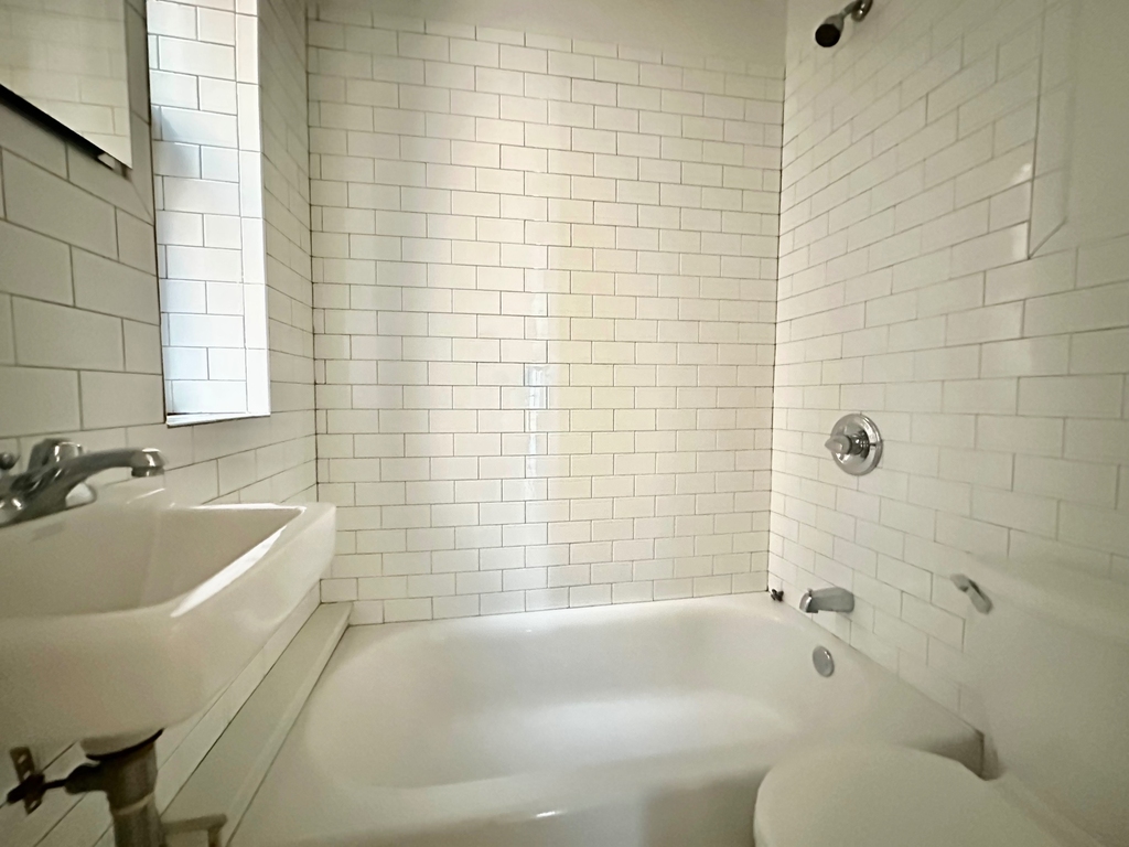 401 East 91st Street - Photo 8