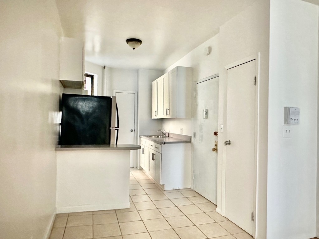 401 East 91st Street - Photo 7