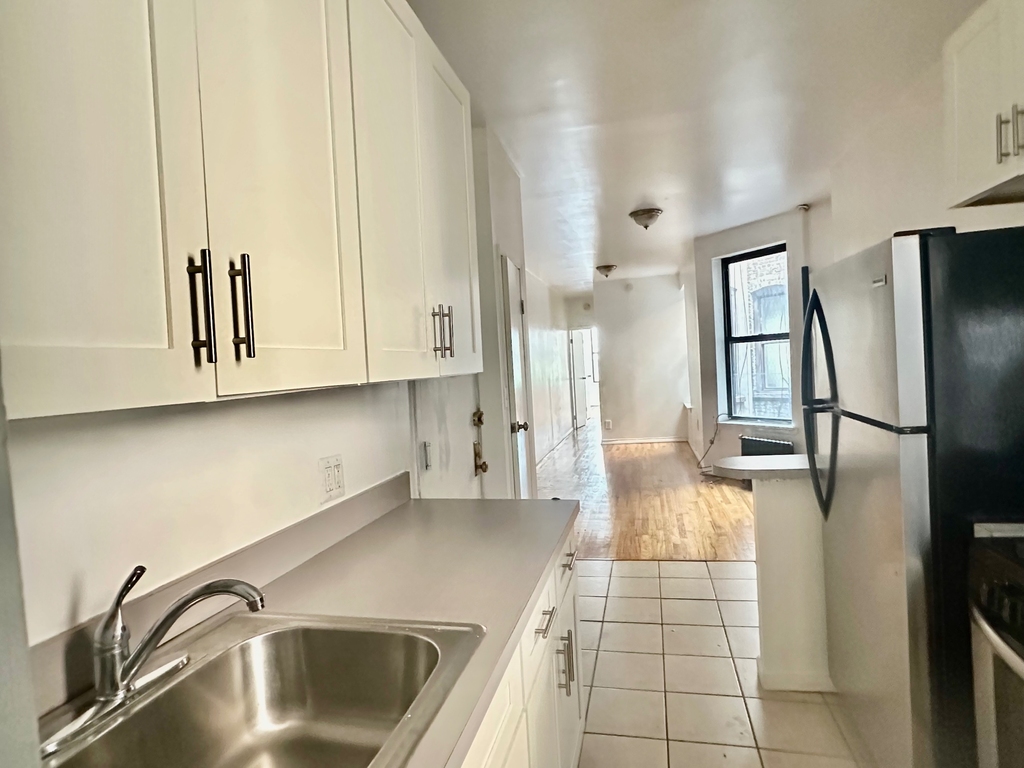 401 East 91st Street - Photo 6
