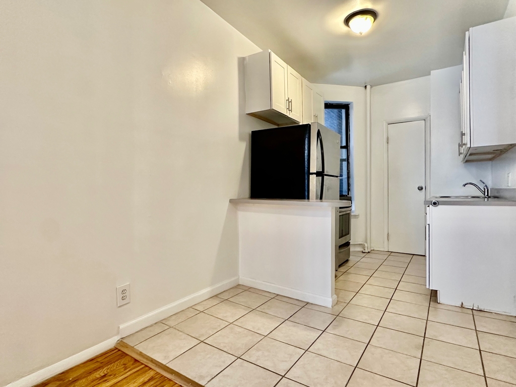 401 East 91st Street - Photo 4