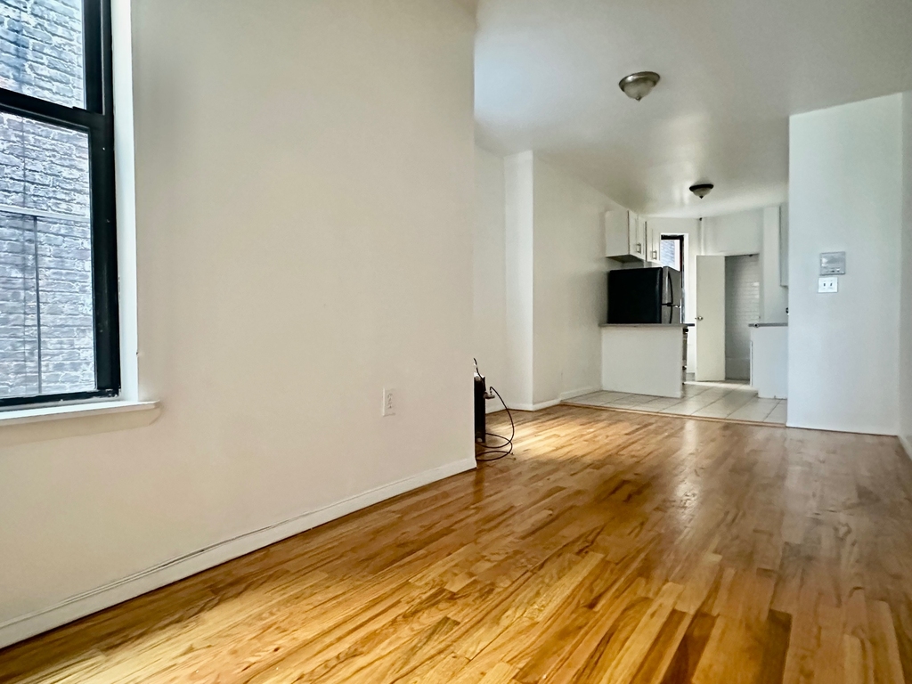 401 East 91st Street - Photo 4