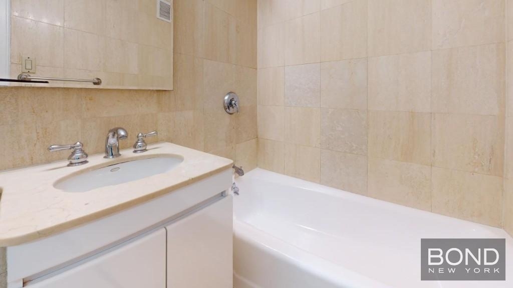 East 63rd Street - Photo 5
