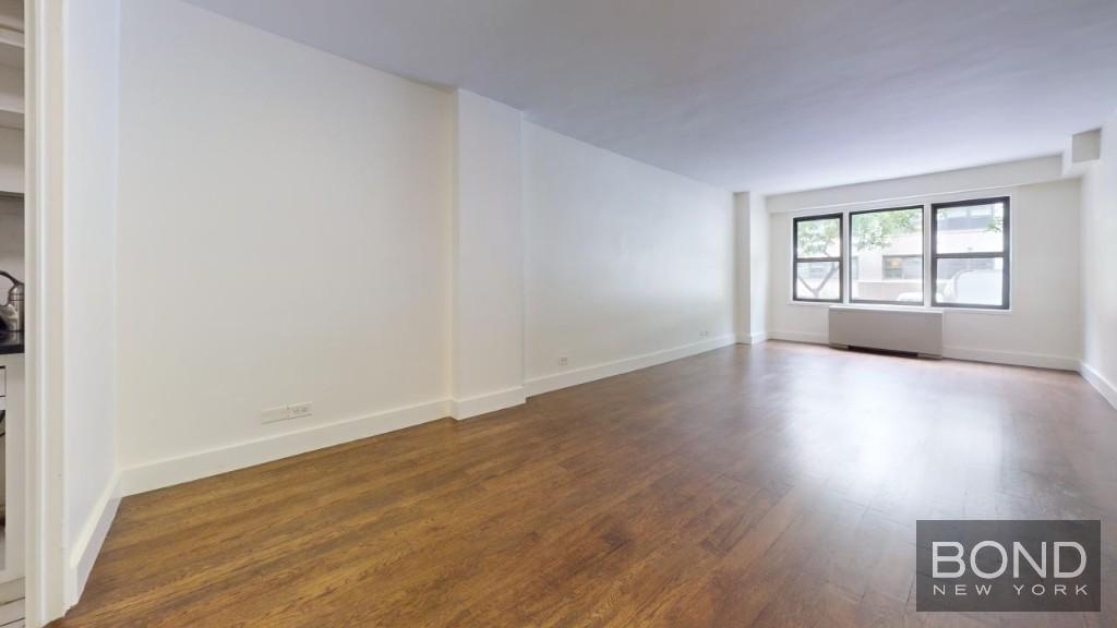East 63rd Street - Photo 0