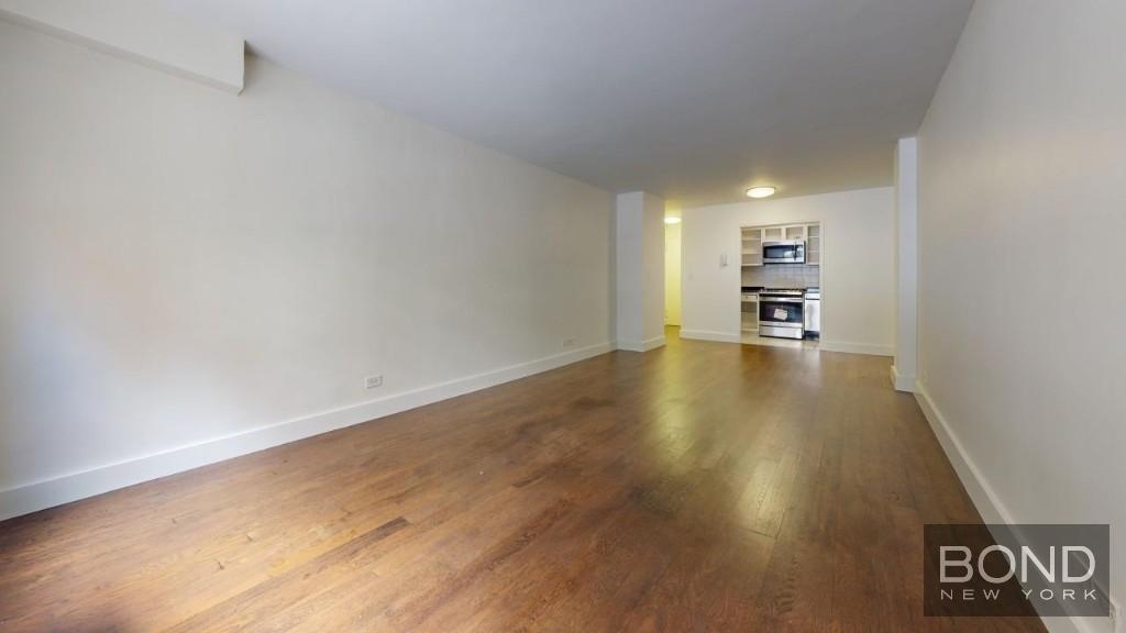 East 63rd Street - Photo 9