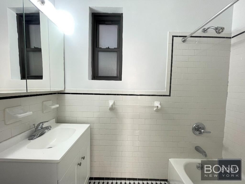 East 67th Street - Photo 4