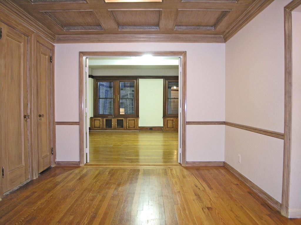 East 80th Street - Photo 3