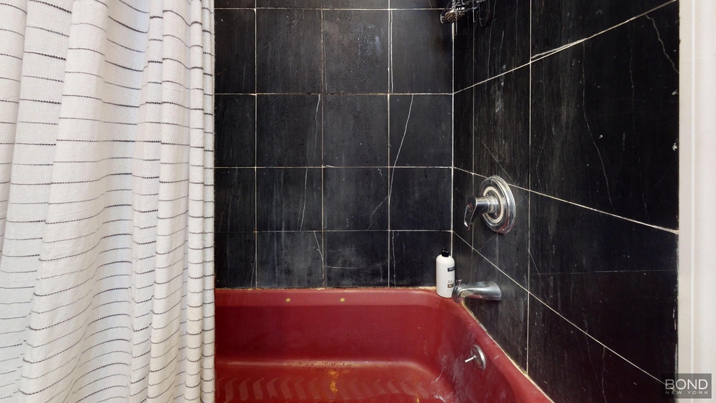 Second Avenue - Photo 14